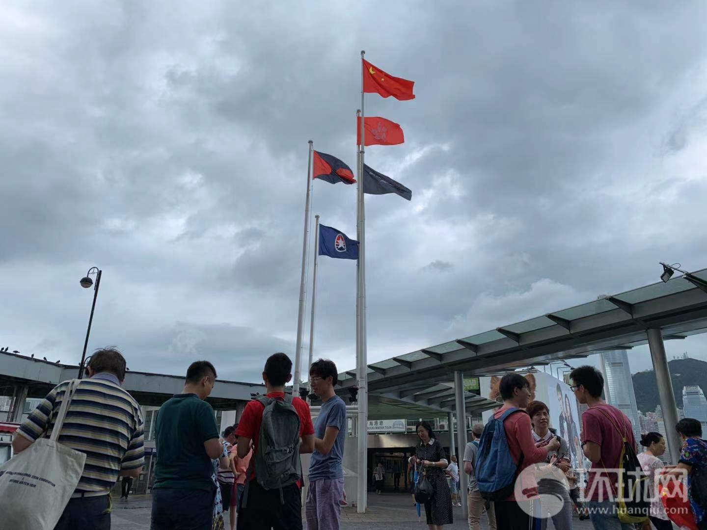 营救迷路的小男孩